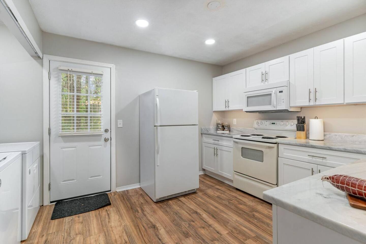 3 Units - Sleeps 24 - Mins To Downtown And Airport Nashville