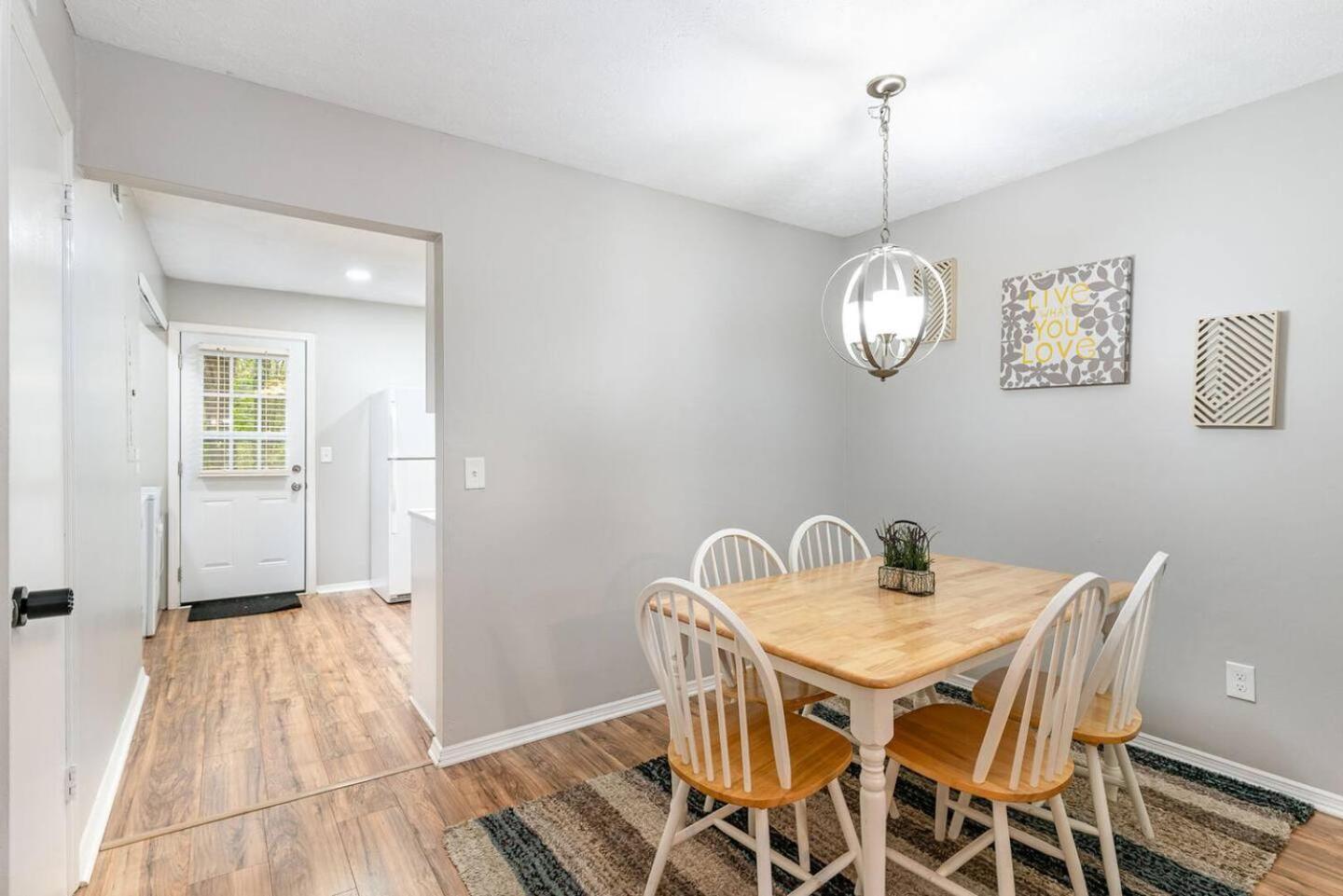 3 Units - Sleeps 24 - Mins To Downtown And Airport