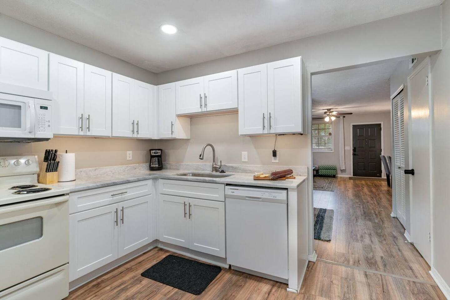 3 Units - Sleeps 24 - Mins To Downtown And Airport *