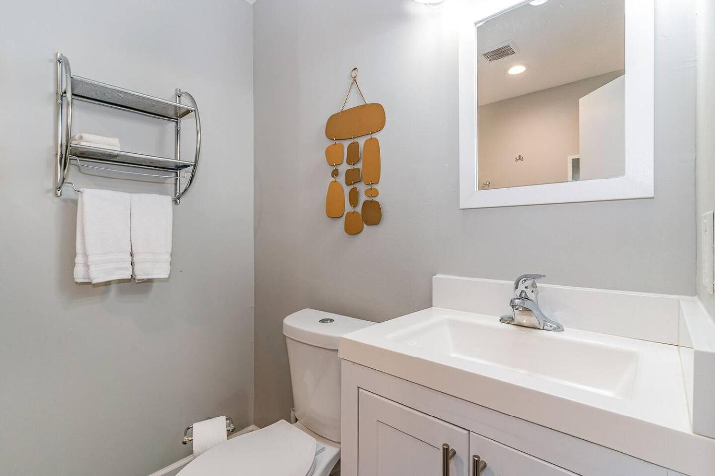 3 Units - Sleeps 24 - Mins To Downtown And Airport