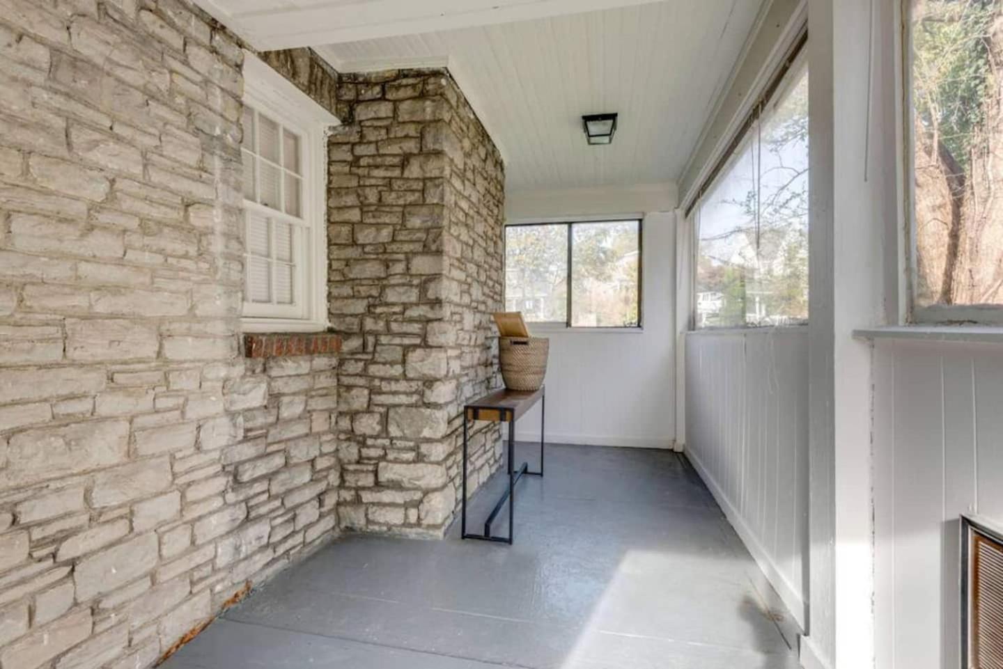 Nashville's Primrose In Hip Belmont Area *