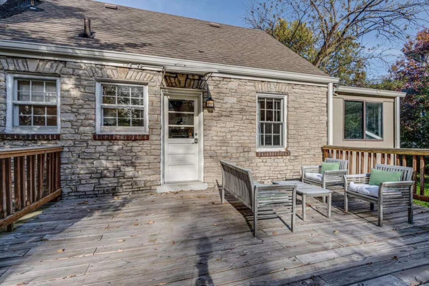 Holiday home Nashville's Primrose In Hip Belmont Area