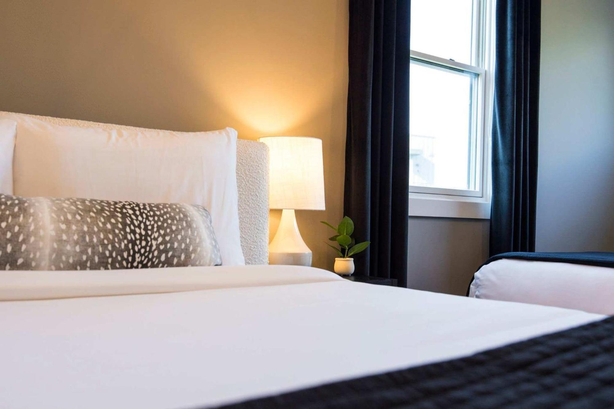 Modern Stunner 5 Min To Dt Hot Tub Rooftop Views * Nashville