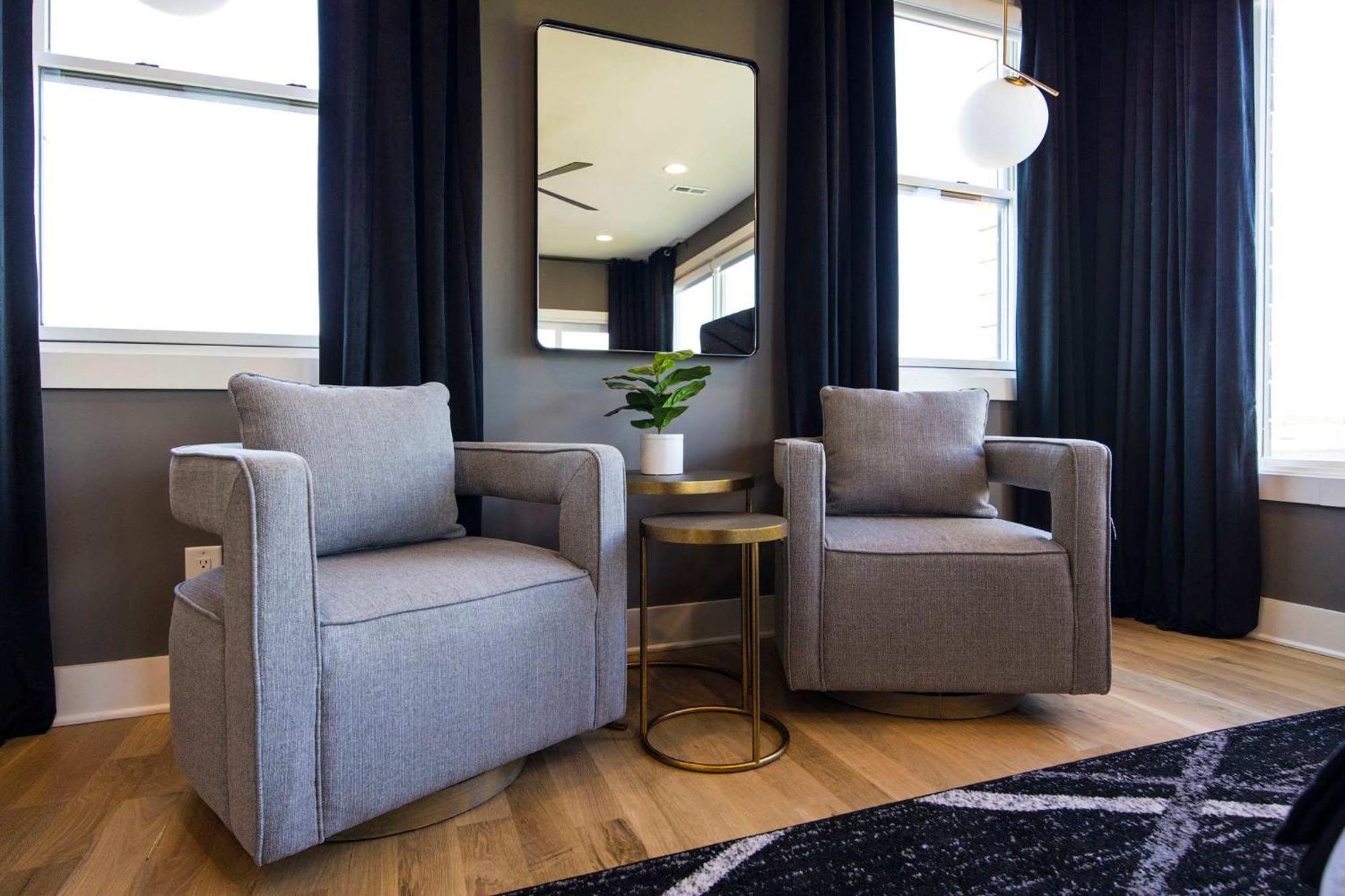 Holiday home Modern Stunner 5 Min To Dt Hot Tub Rooftop Views