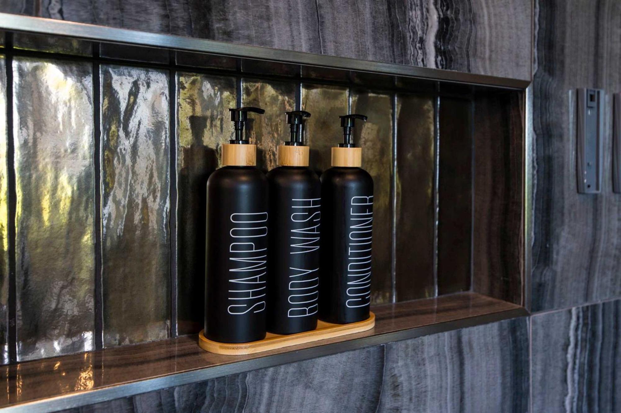 Modern Stunner 5 Min To Dt Hot Tub Rooftop Views Holiday home