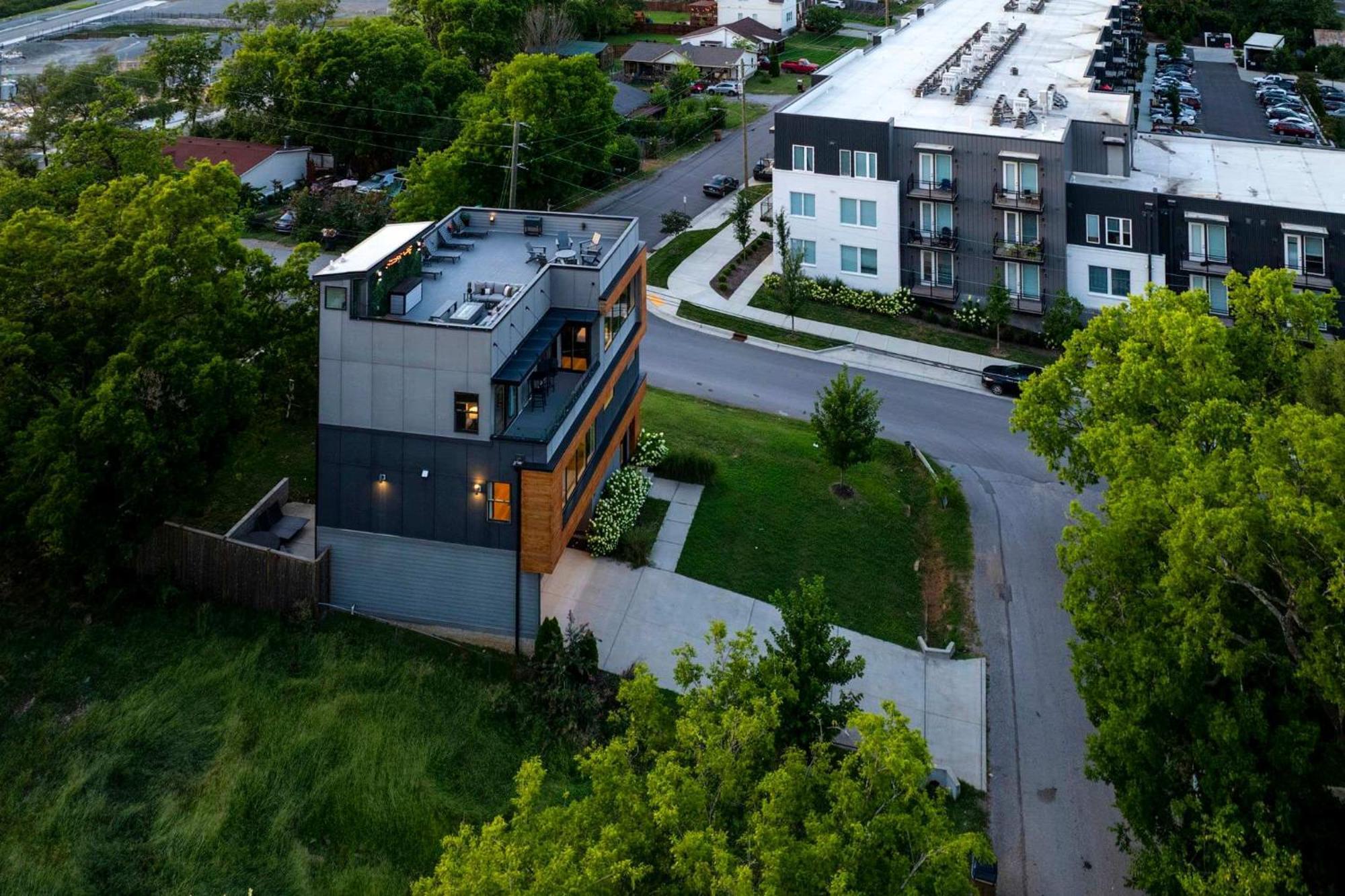 Modern Stunner 5 Min To Dt Hot Tub Rooftop Views Holiday home