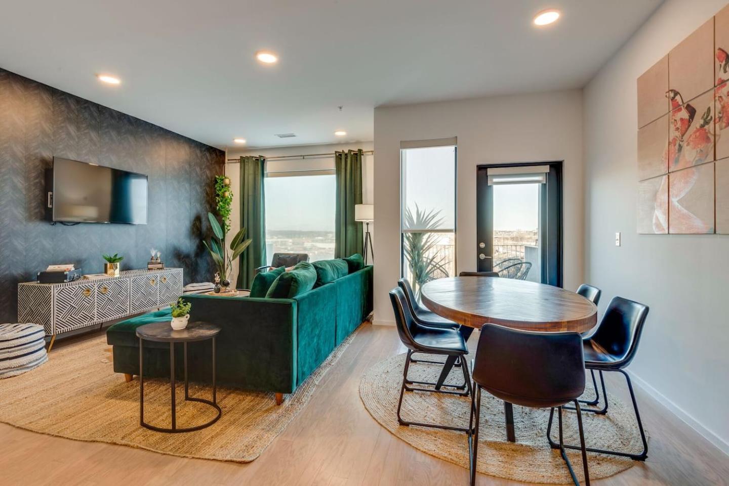 Holiday home Luxury 2-bd, 2-bth Downtown Riverfront, Park Free