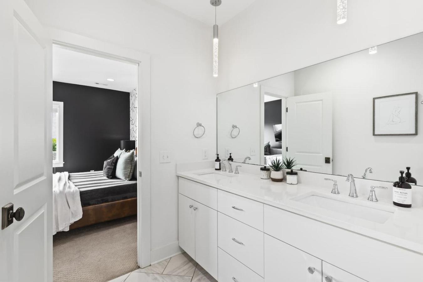 Two Adjacent Homes By 12 South And Belmont That Sleeps 24 Holiday home