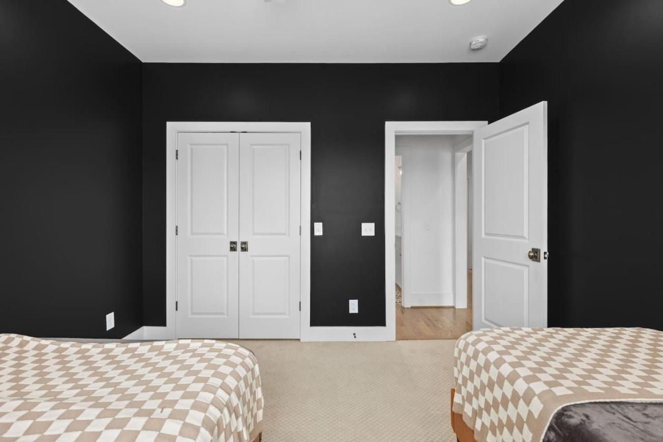 Holiday home Two Adjacent Homes By 12 South And Belmont That Sleeps 24