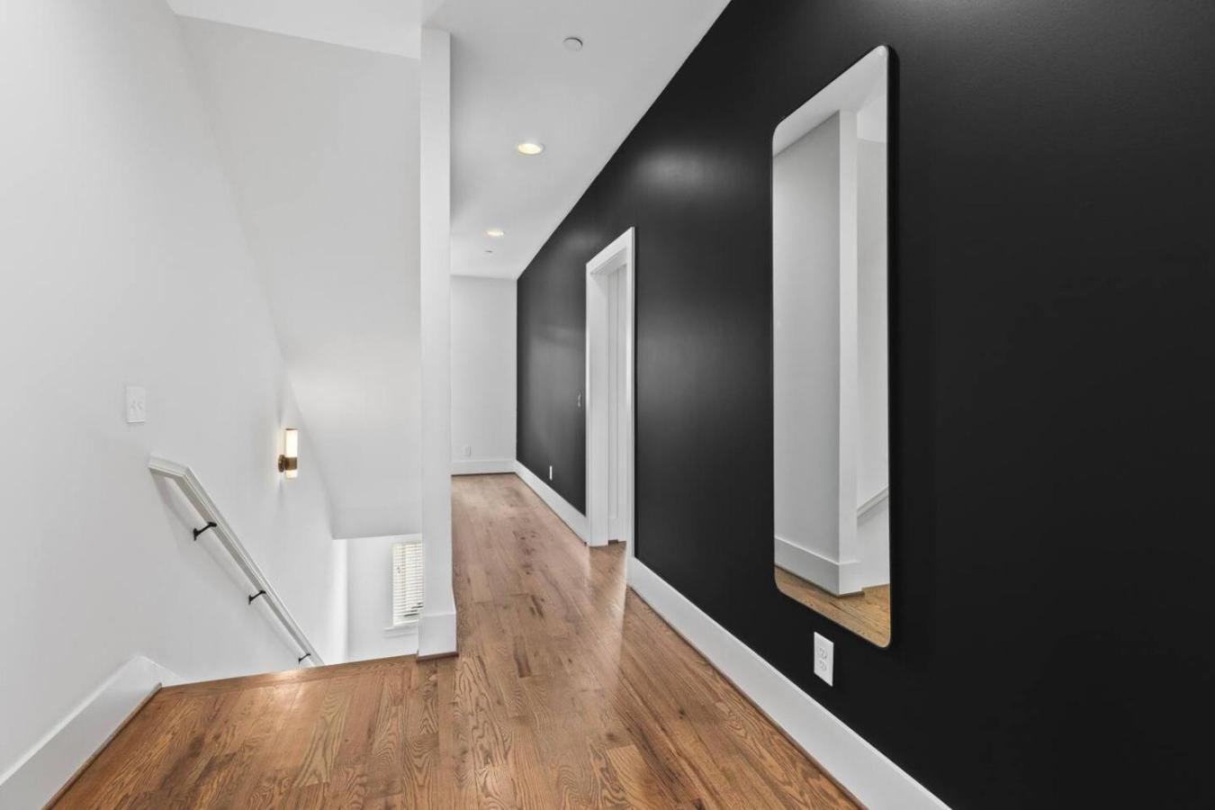 Two Adjacent Homes By 12 South And Belmont That Sleeps 24 Nashville