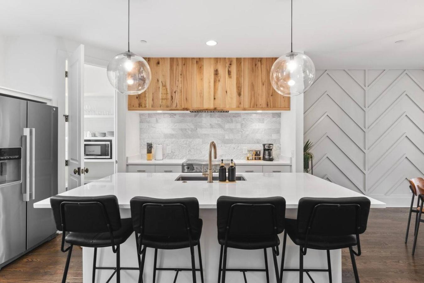 Two Adjacent Homes By 12 South And Belmont That Sleeps 24 * Nashville