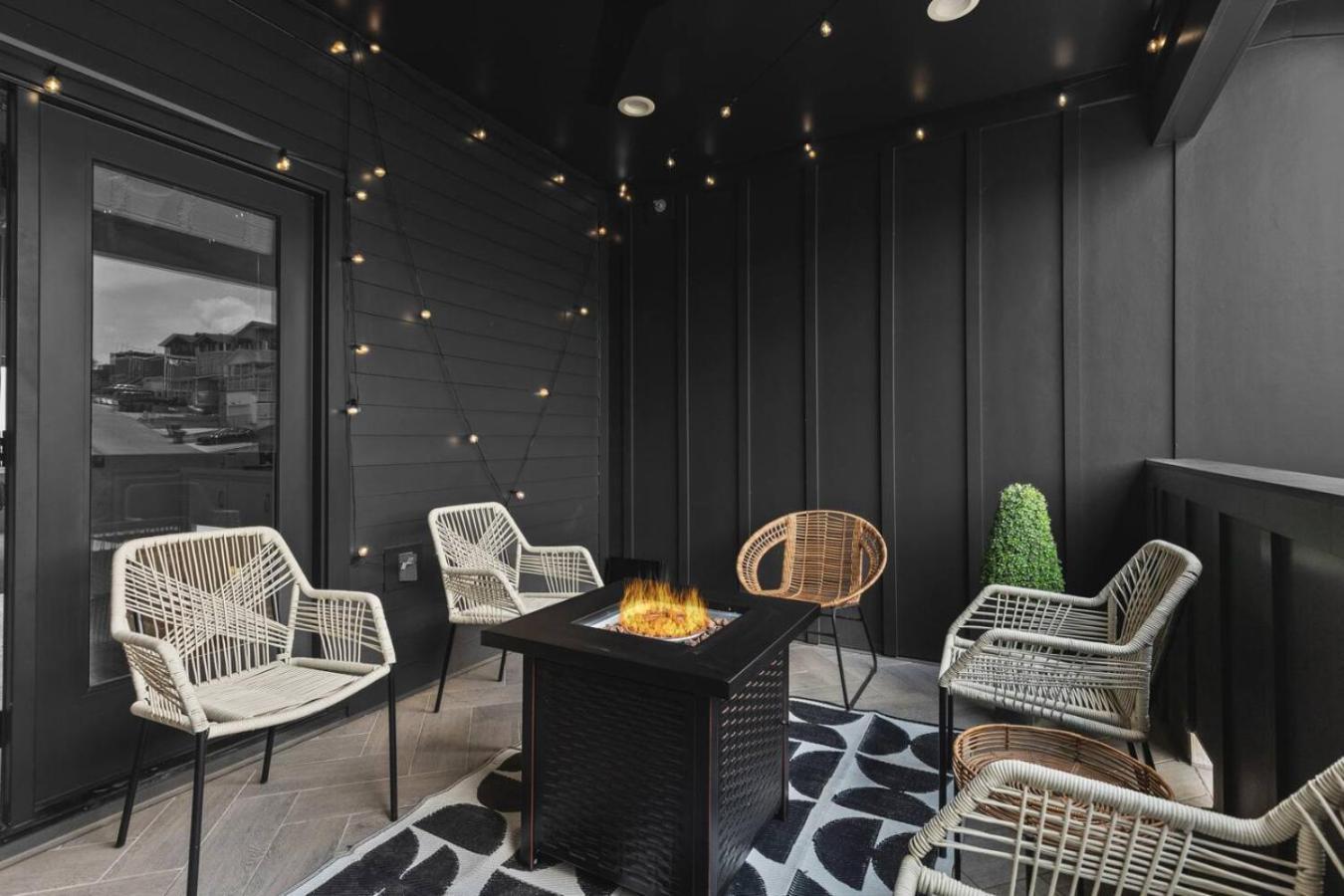 Two Adjacent Homes By 12 South And Belmont That Sleeps 24 Holiday home *