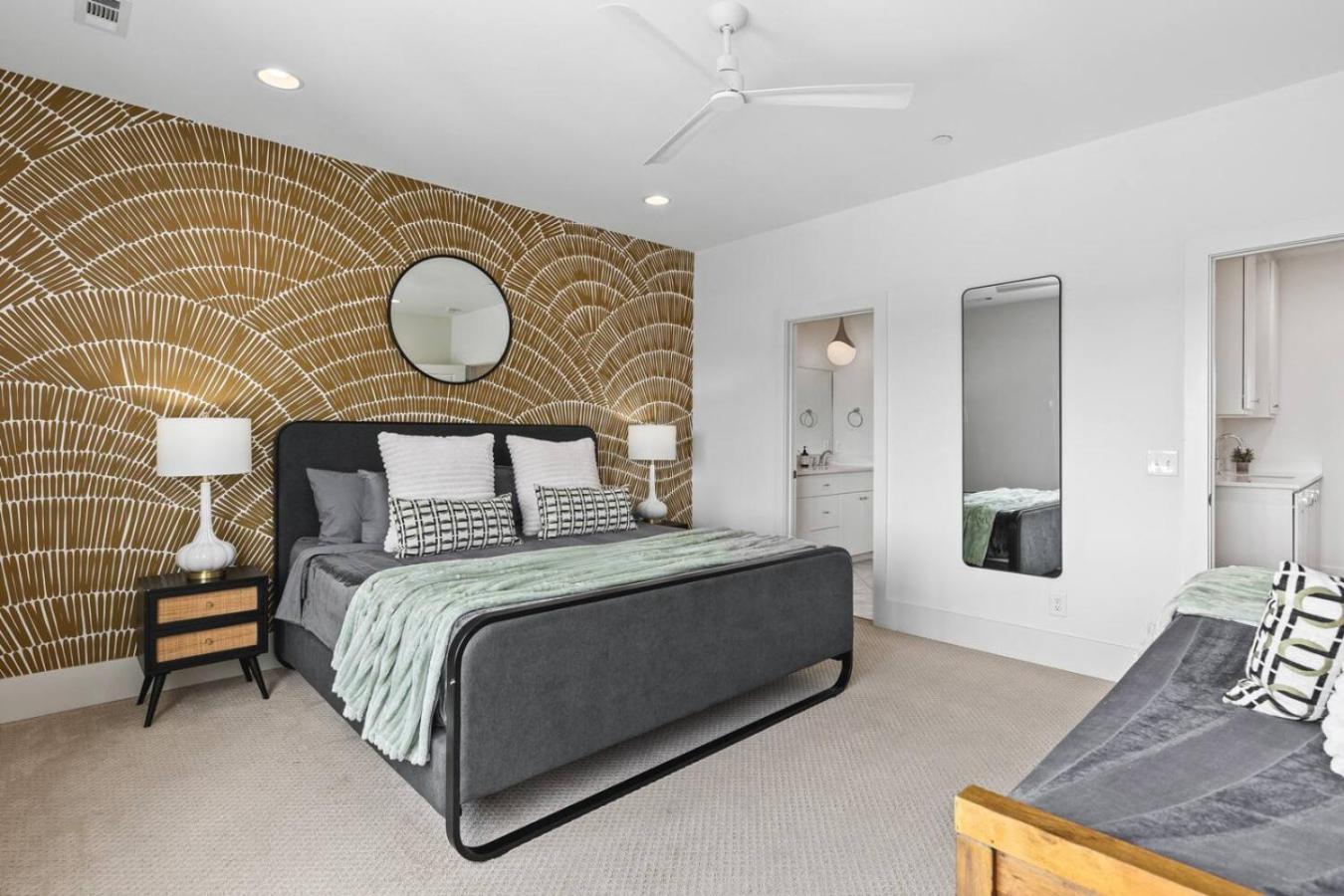 Two Adjacent Homes By 12 South And Belmont That Sleeps 24