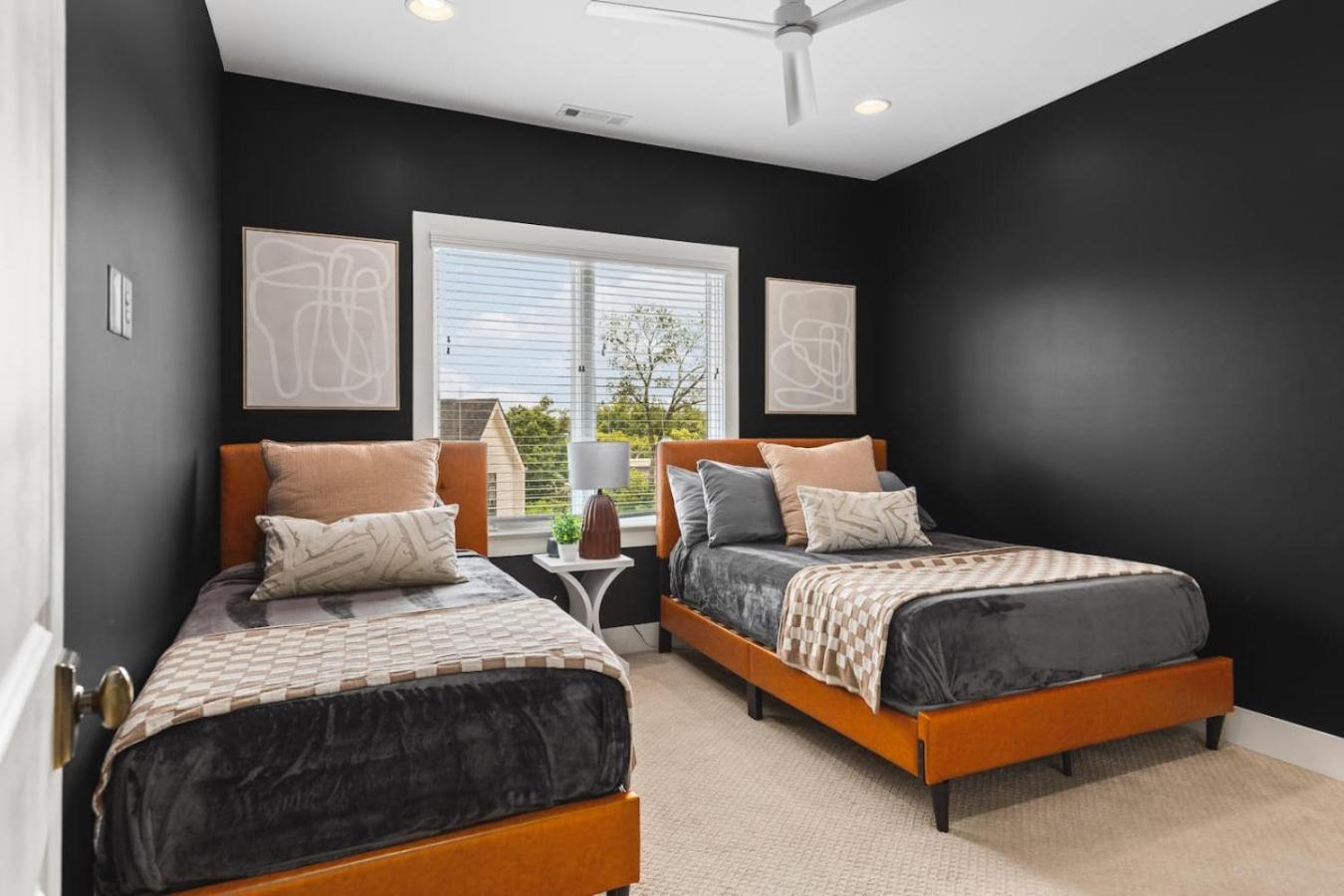 Two Adjacent Homes By 12 South And Belmont That Sleeps 24 Holiday home *