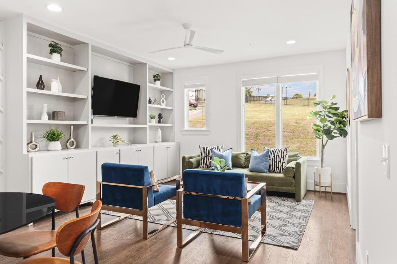 Two Adjacent Homes By 12 South And Belmont That Sleeps 24 Holiday home