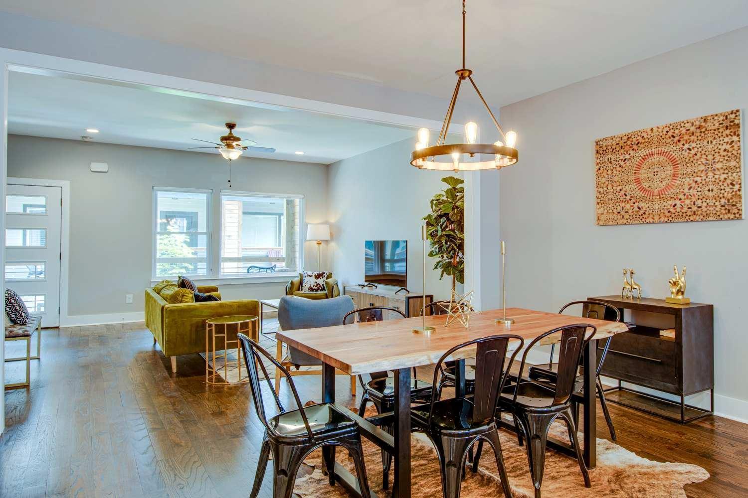 Side By Side Townhomes In East *