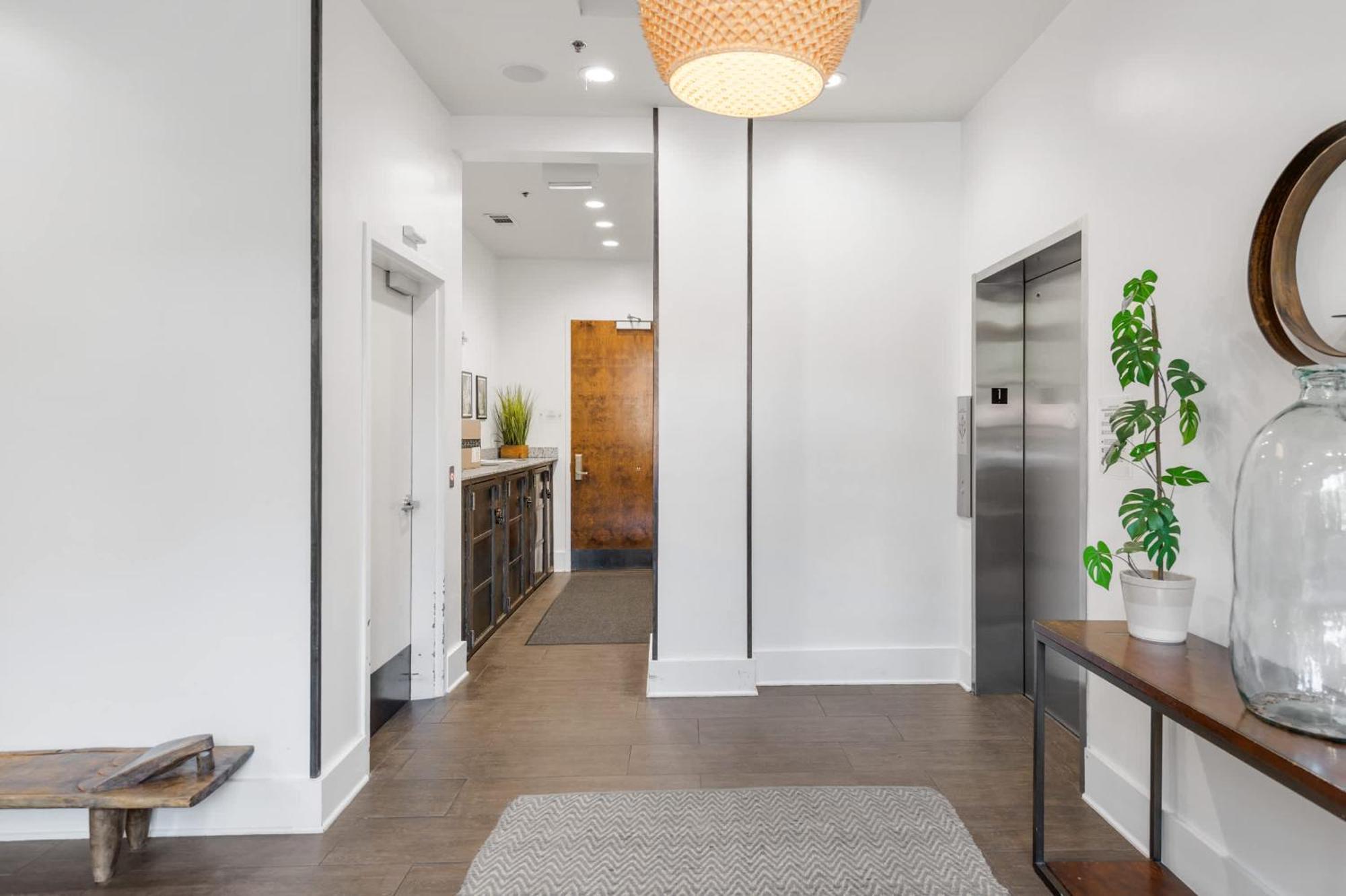 Chic And Modern West End Living * Nashville