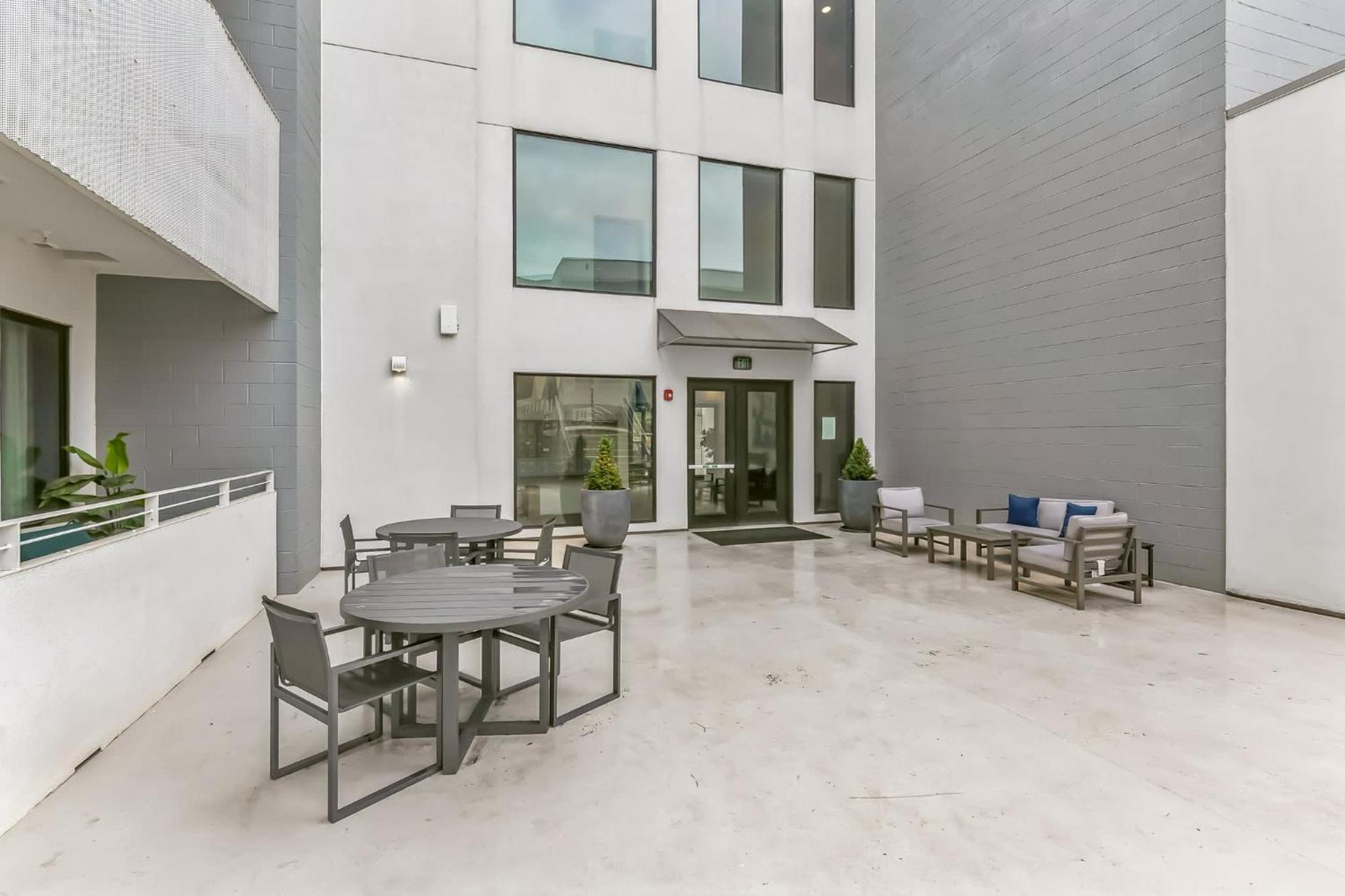 Holiday home Chic For 8 In Desirable Gulch Neighborhood *