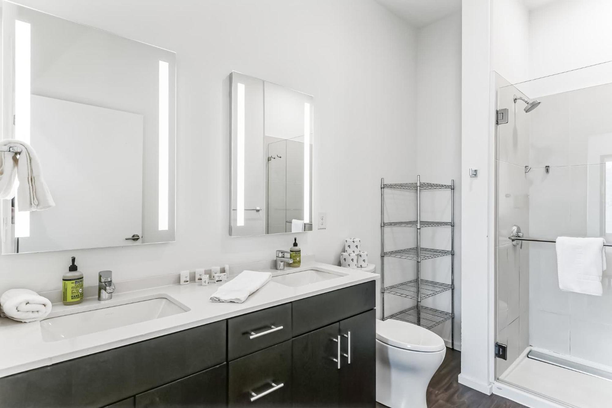 Chic For 8 In Desirable Gulch Neighborhood Holiday home *