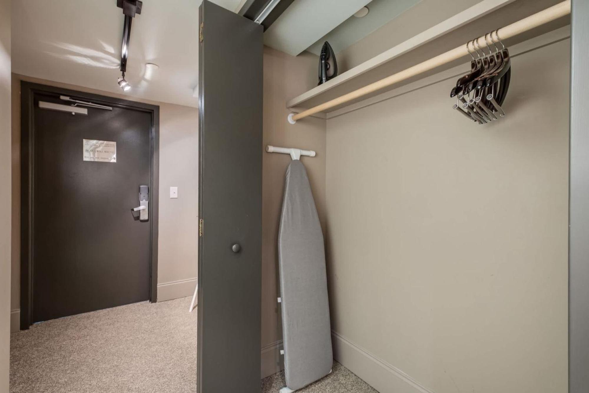 Retreat For 4 Near Dt Walk To Broadway Apartment