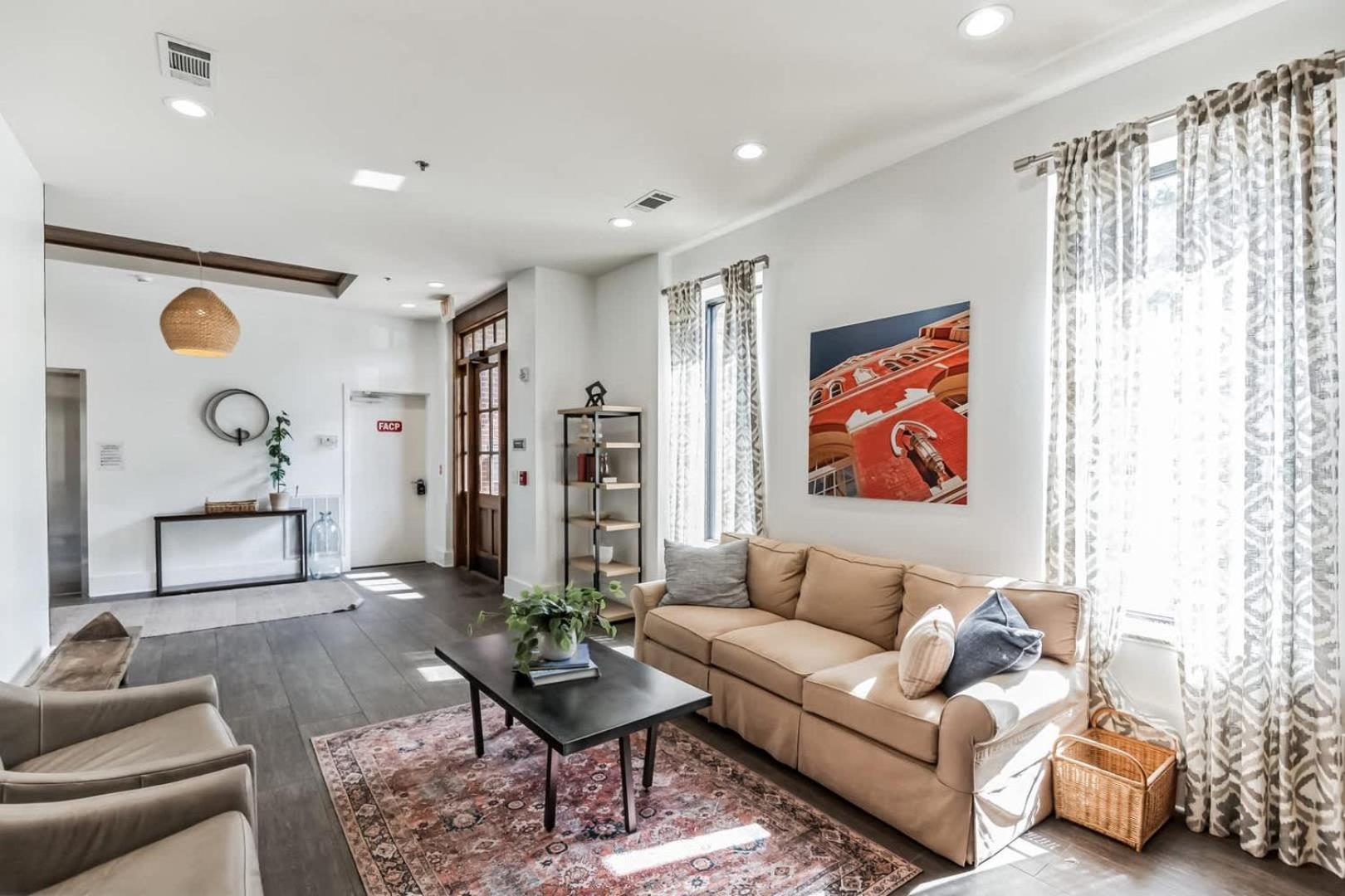 Beautiful For 4 Mins To Nightlife Holiday home *