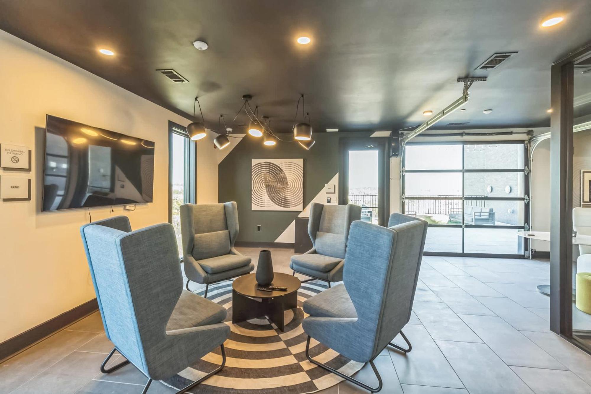 Gorgeous For 8 With Rooftop & Gym Near Dt Apartment