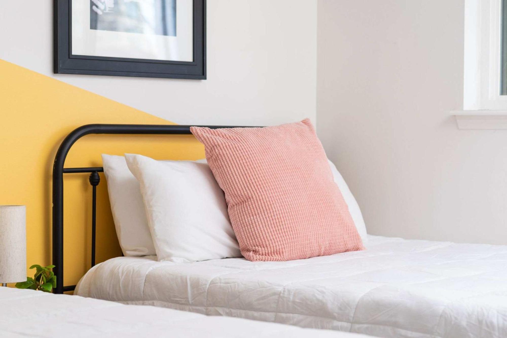 Dolly On Music Row Nashville