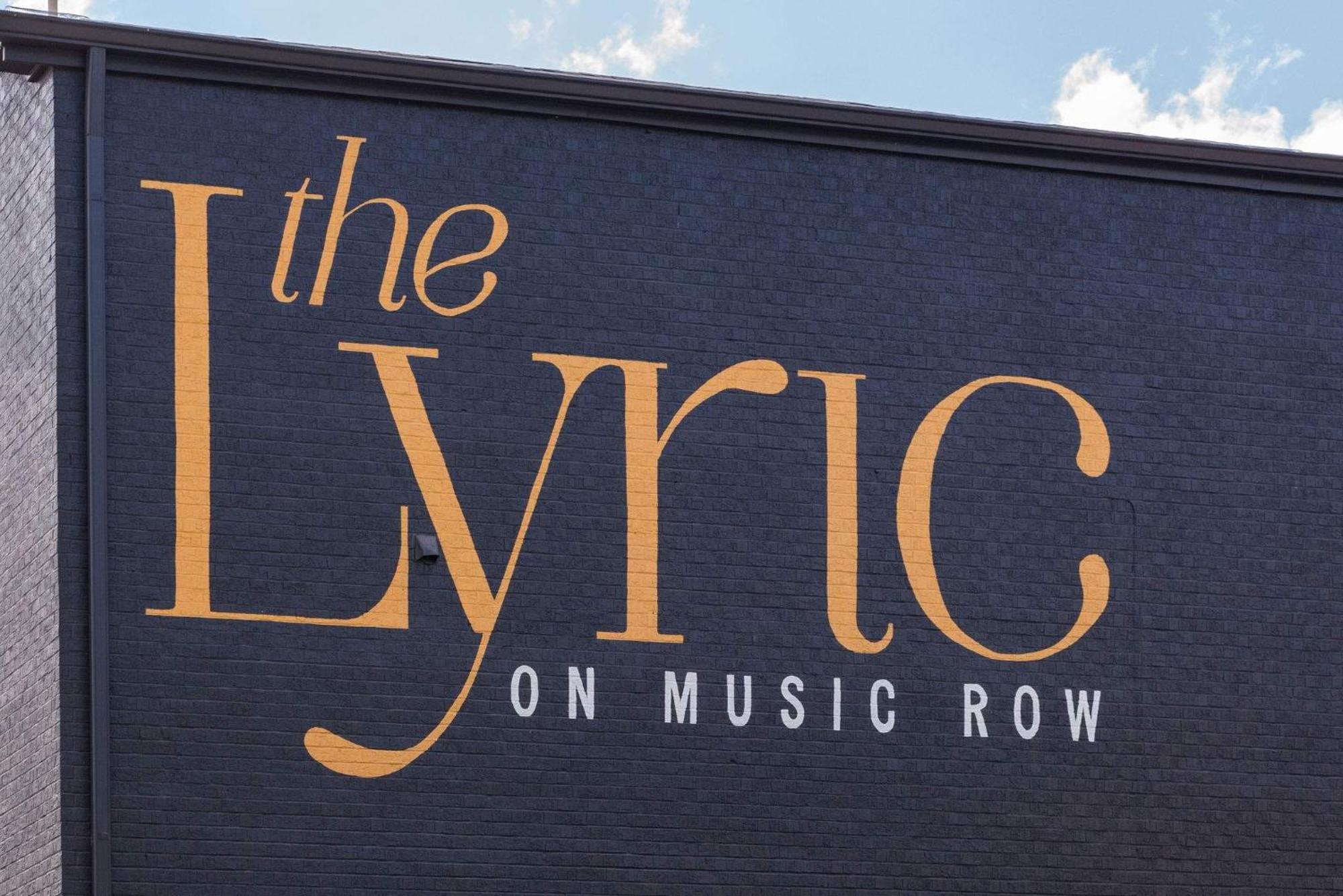 Dolly On Music Row * Nashville