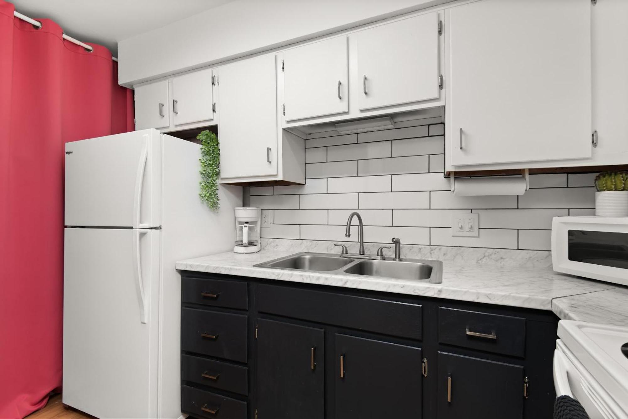 Dolly's Music Row Walkable Location Nashville