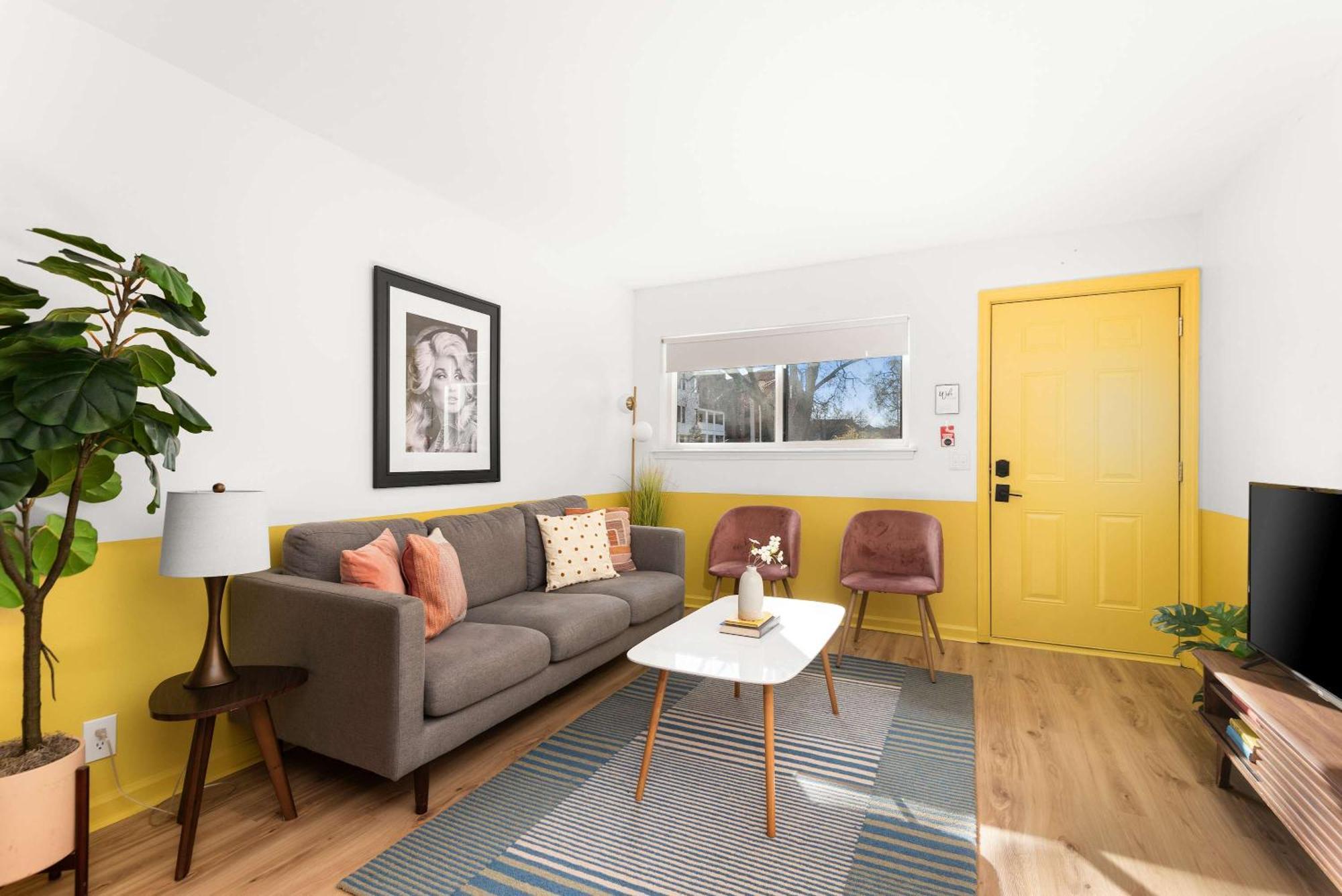 Dolly's Music Row Walkable Location Apartment