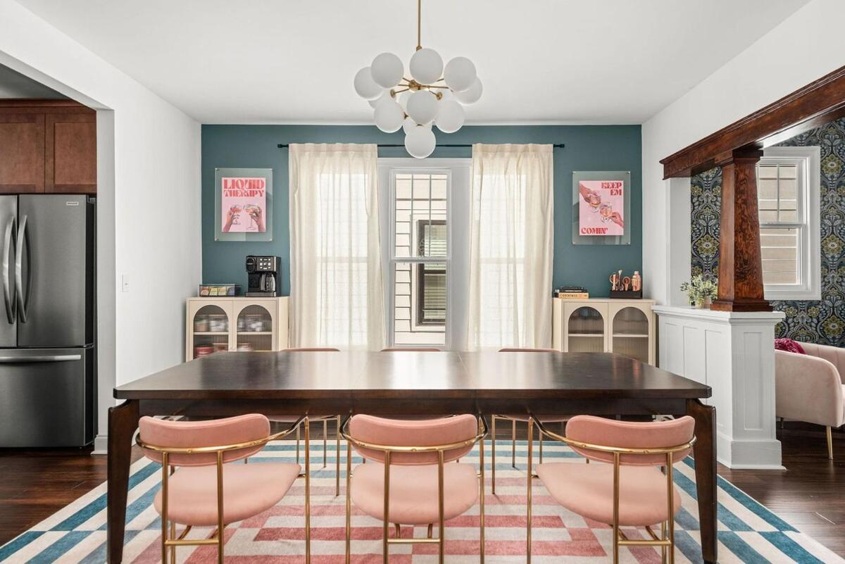 4 Bedroom House With Hot Tub And Backyard Close To Downtown Holiday home