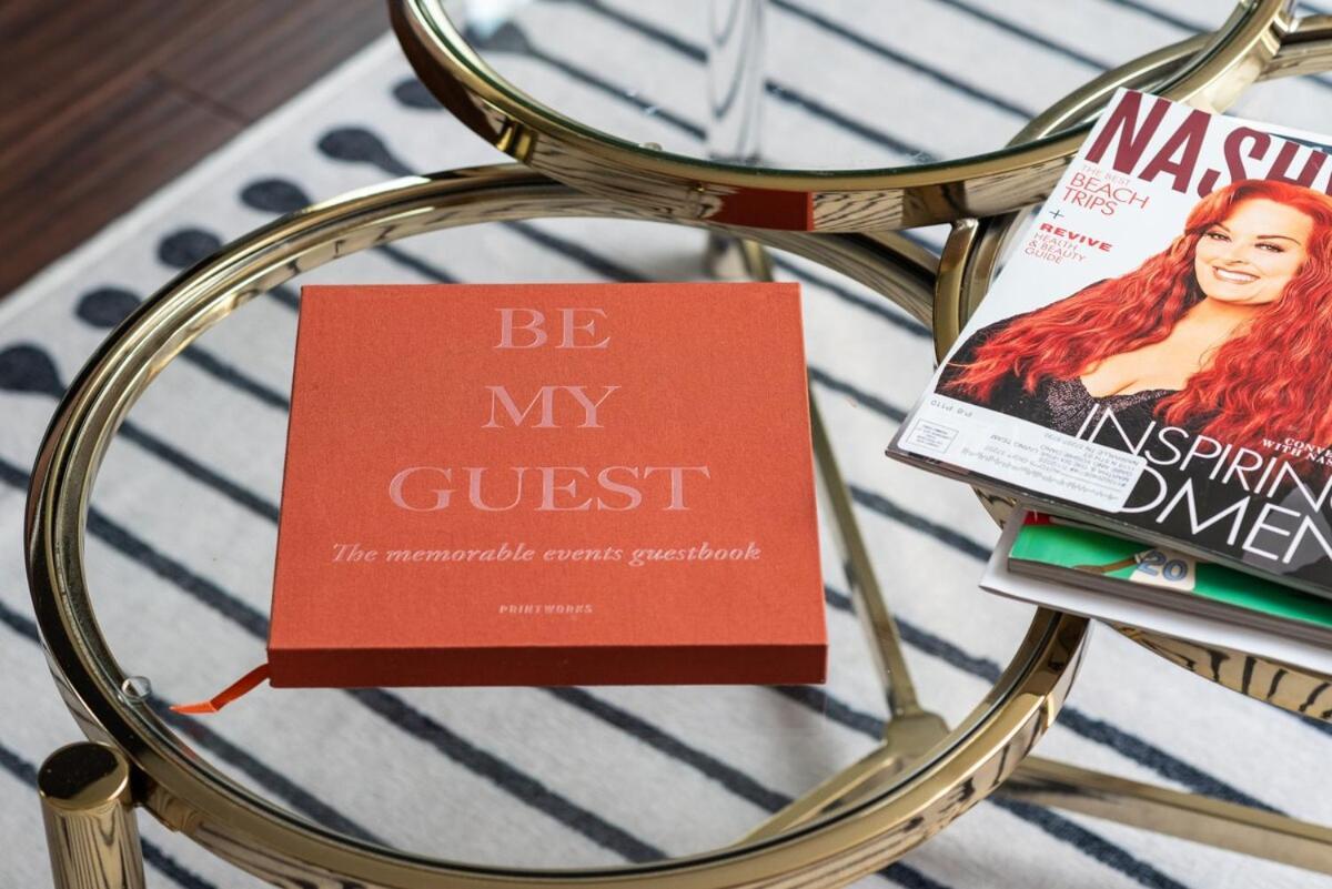 4 Bedroom House With Hot Tub And Backyard Close To Downtown