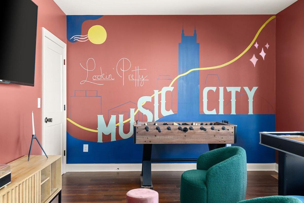 4 Bedroom House With Hot Tub And Backyard Close To Downtown *