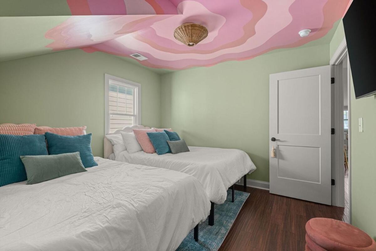 4 Bedroom House With Hot Tub And Backyard Close To Downtown Holiday home *