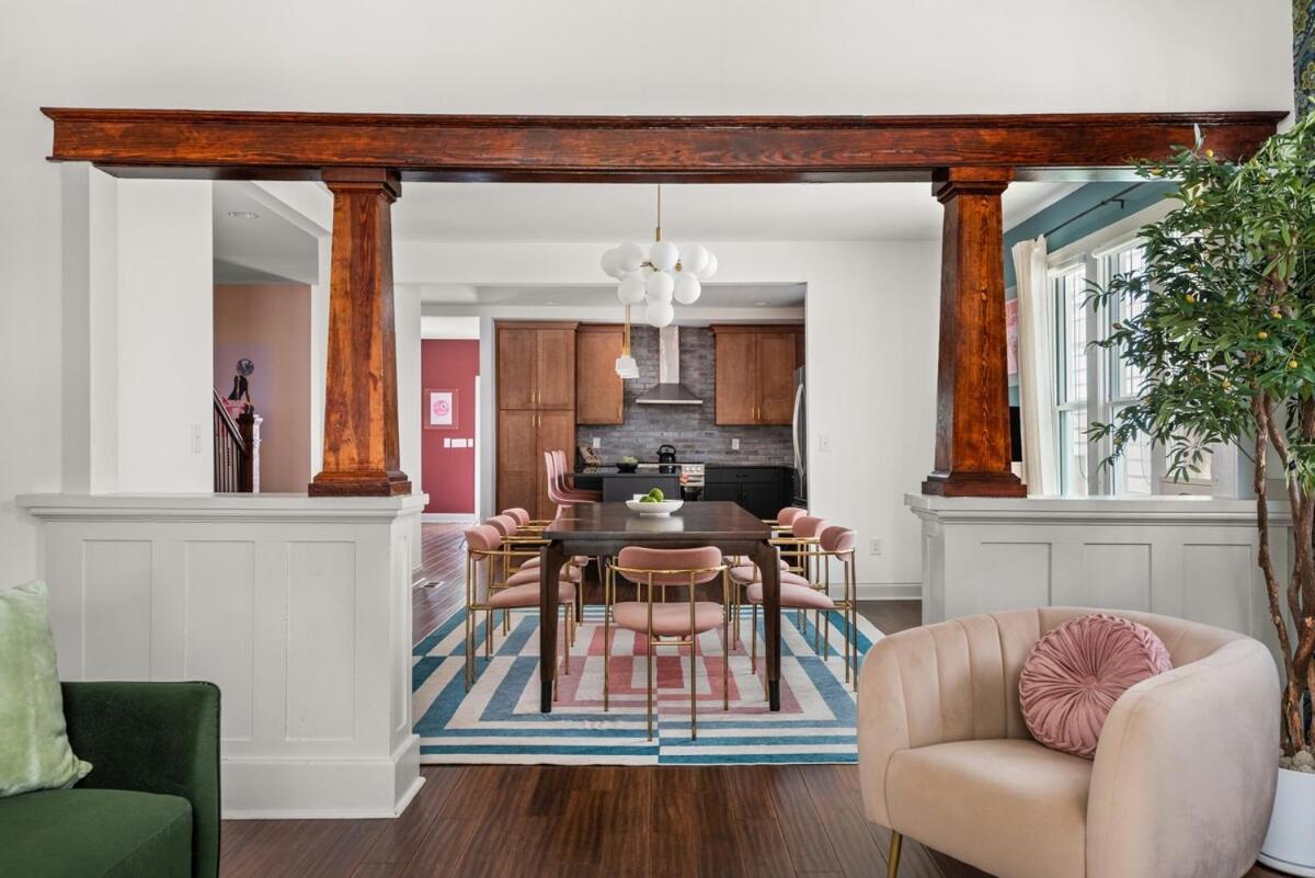 Holiday home 4 Bedroom House With Hot Tub And Backyard Close To Downtown *