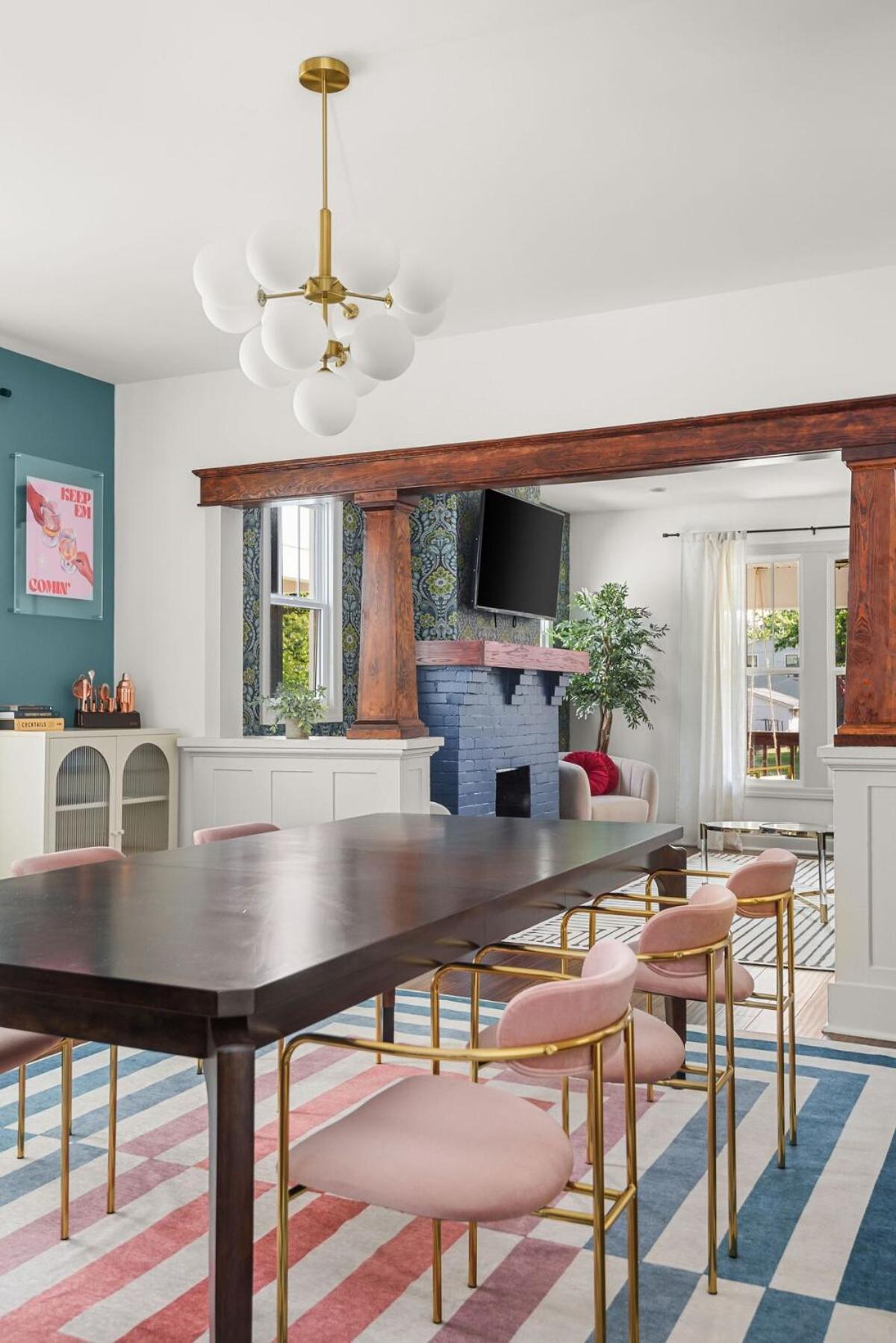 4 Bedroom House With Hot Tub And Backyard Close To Downtown Holiday home *