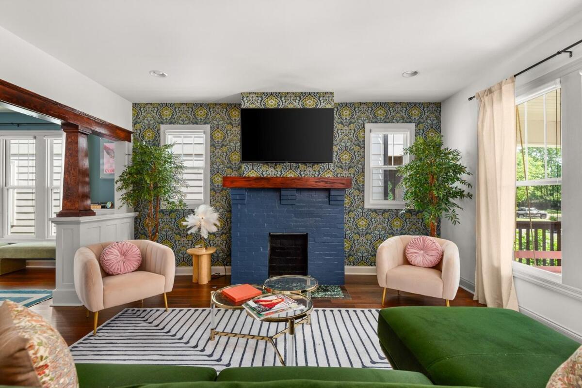 4 Bedroom House With Hot Tub And Backyard Close To Downtown Holiday home *