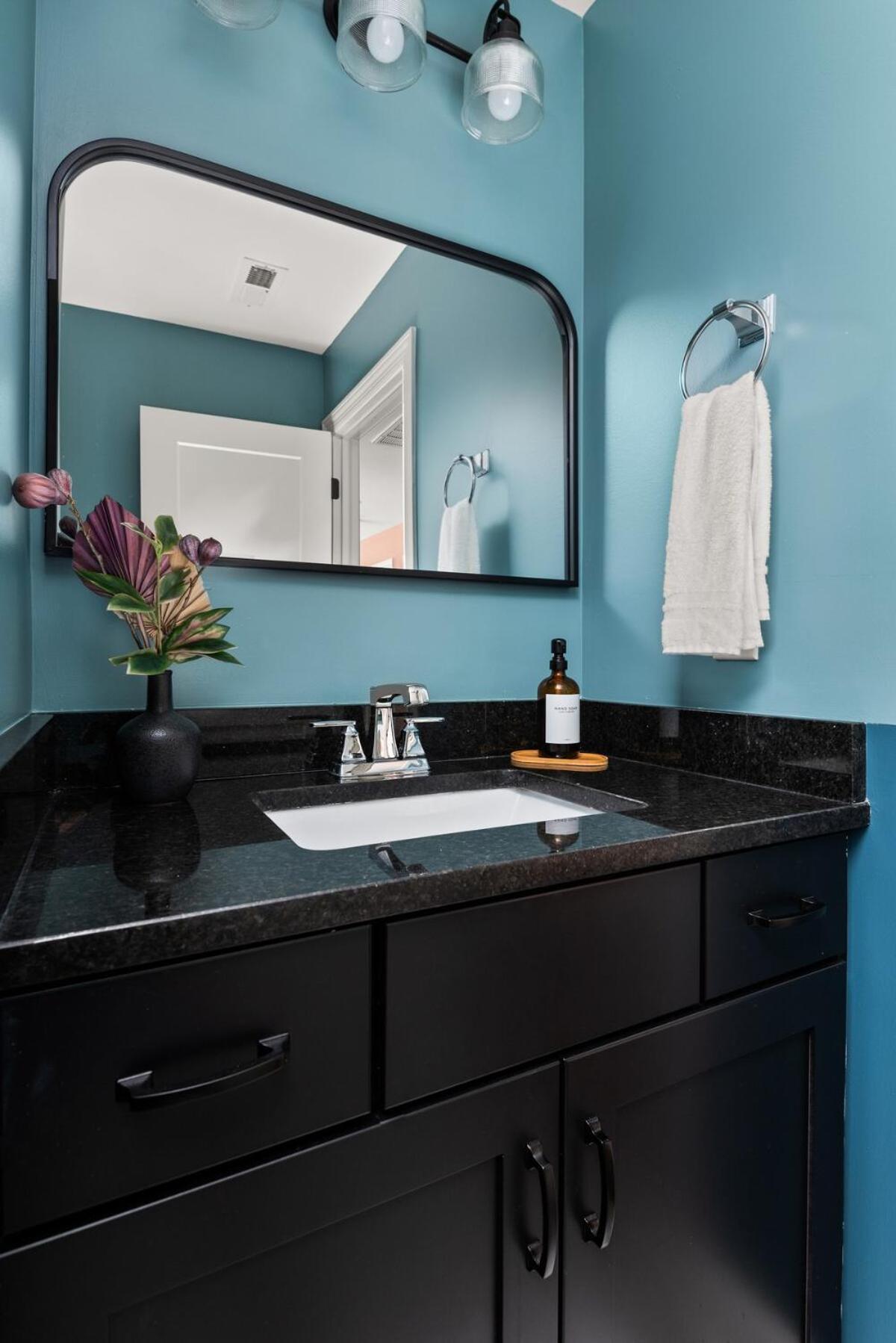 4 Bedroom House With Hot Tub And Backyard Close To Downtown Holiday home *