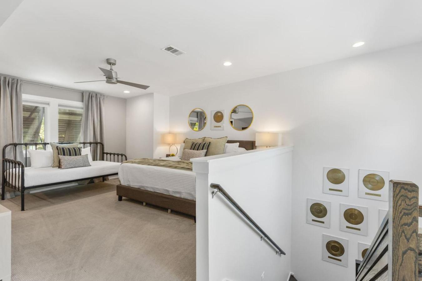 Holiday home Rooftop Patio With Parking Walk To Belmont And 12 South Nashville