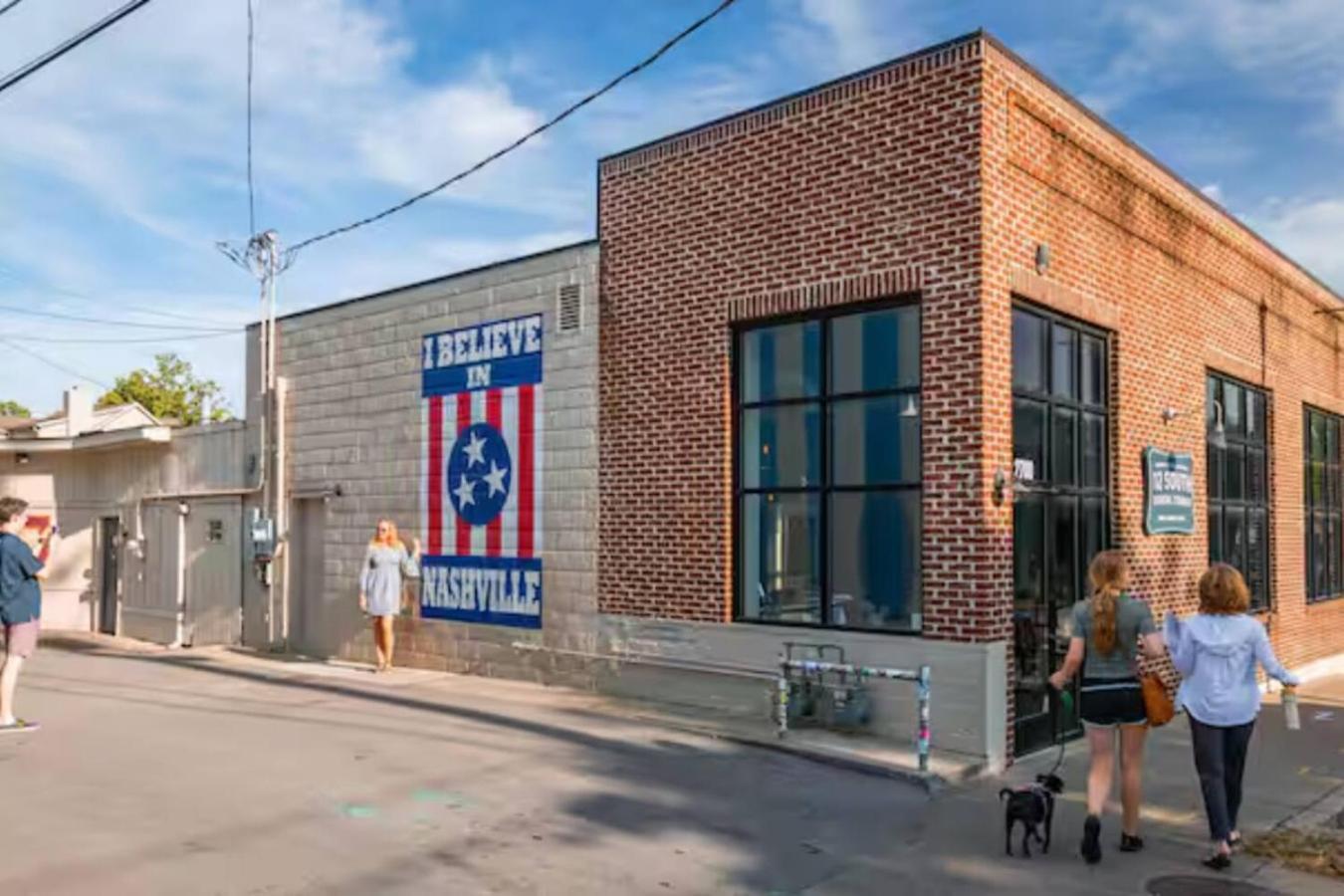 Rooftop Patio With Parking Walk To Belmont And 12 South
