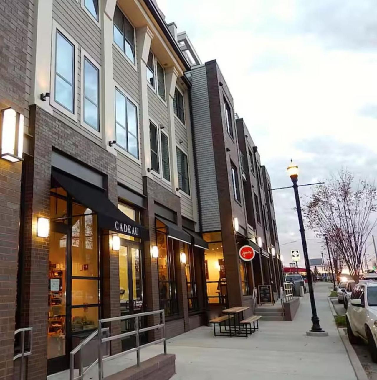 Rooftop Patio With Parking Walk To Belmont And 12 South Holiday home *