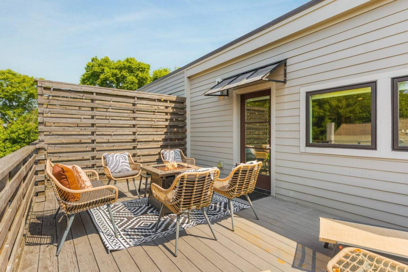 Rooftop Patio With Parking Walk To Belmont And 12 South