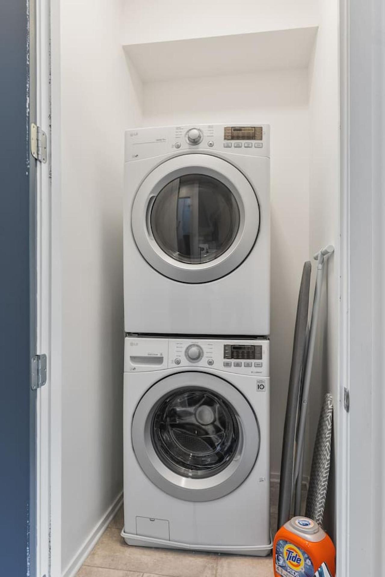 Rooftop Patio With Parking Walk To Belmont And 12 South Holiday home Nashville