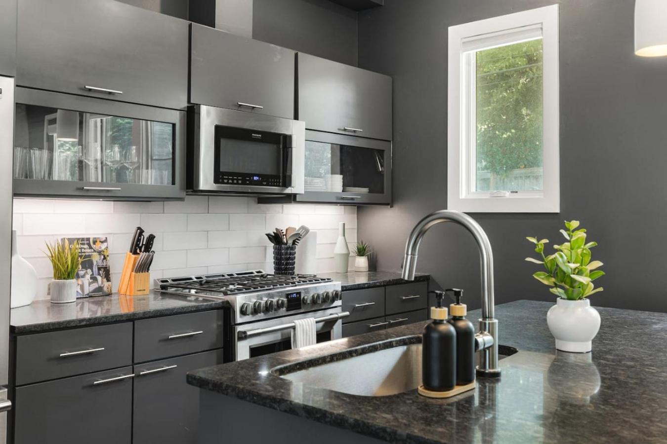 Rooftop Patio With Parking Walk To Belmont And 12 South Nashville