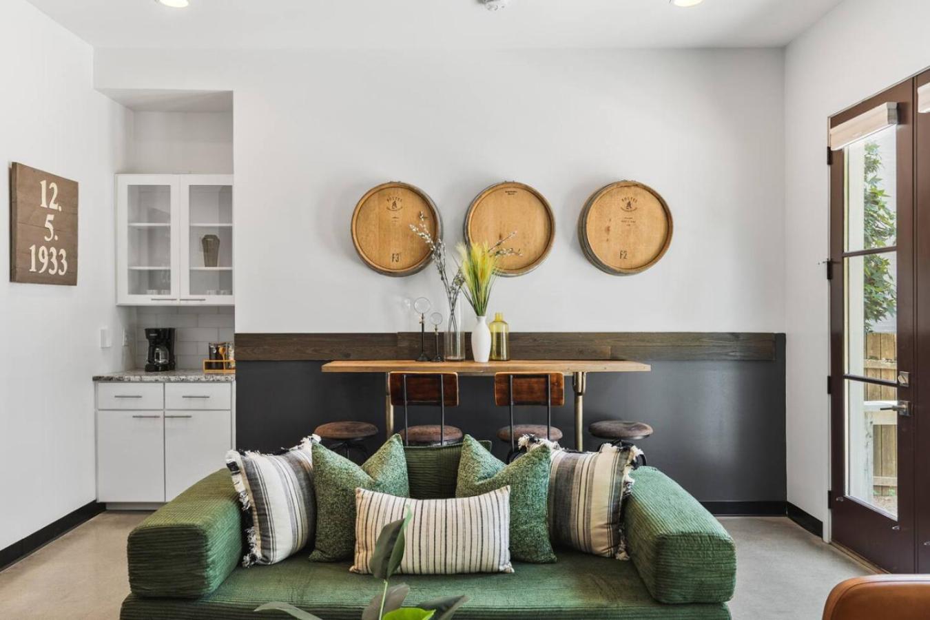 Holiday home Rooftop Patio With Parking Walk To Belmont And 12 South *