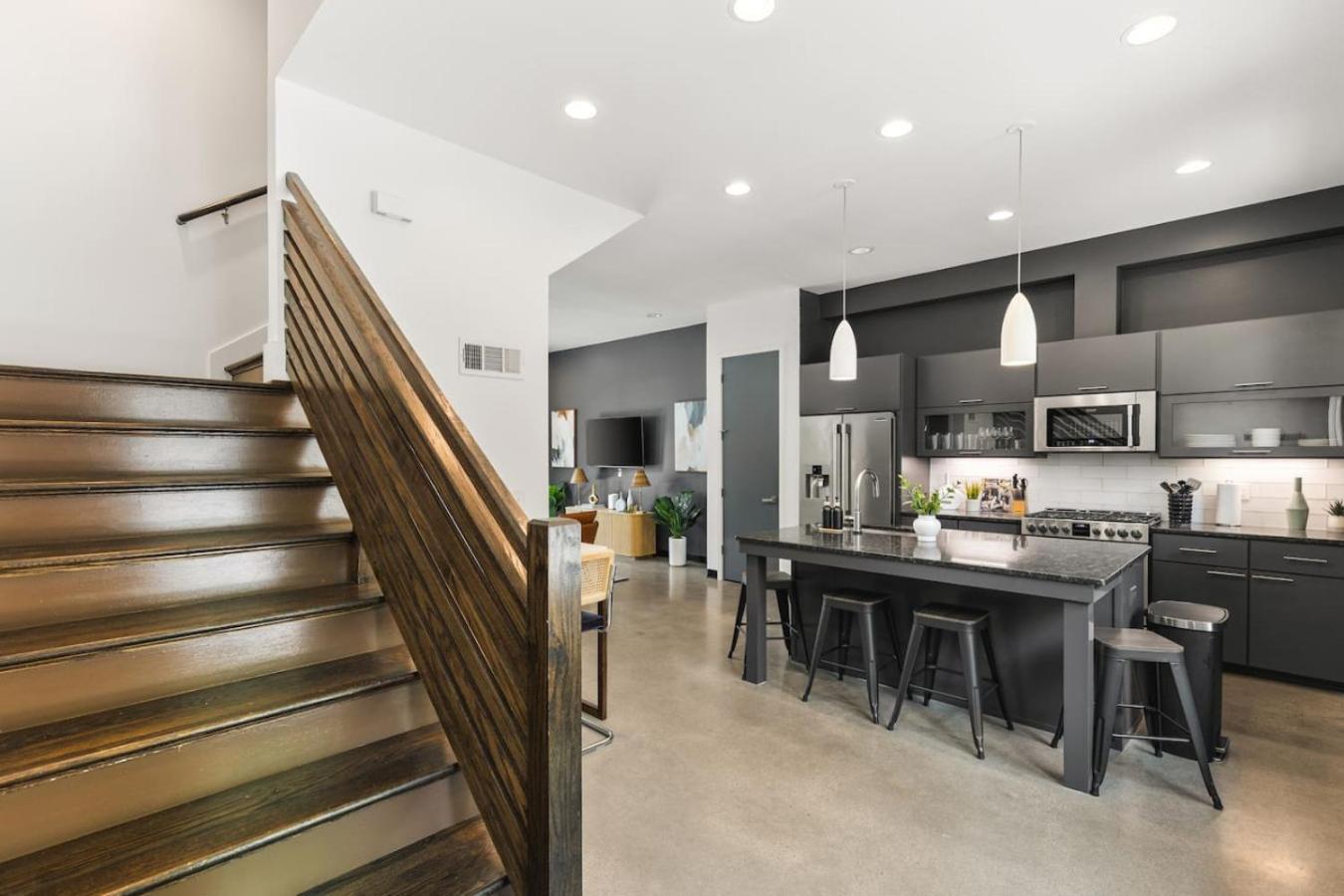 Holiday home Rooftop Patio With Parking Walk To Belmont And 12 South Nashville