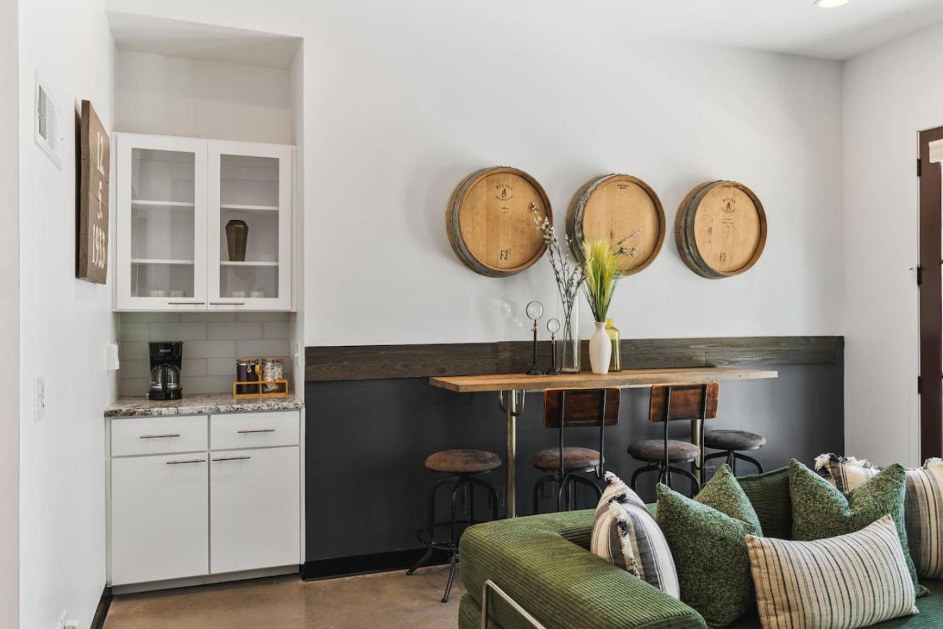 Rooftop Patio With Parking Walk To Belmont And 12 South Holiday home *