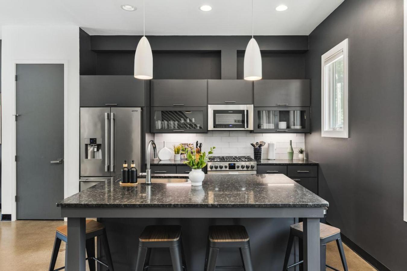 Rooftop Patio With Parking Walk To Belmont And 12 South Holiday home Nashville