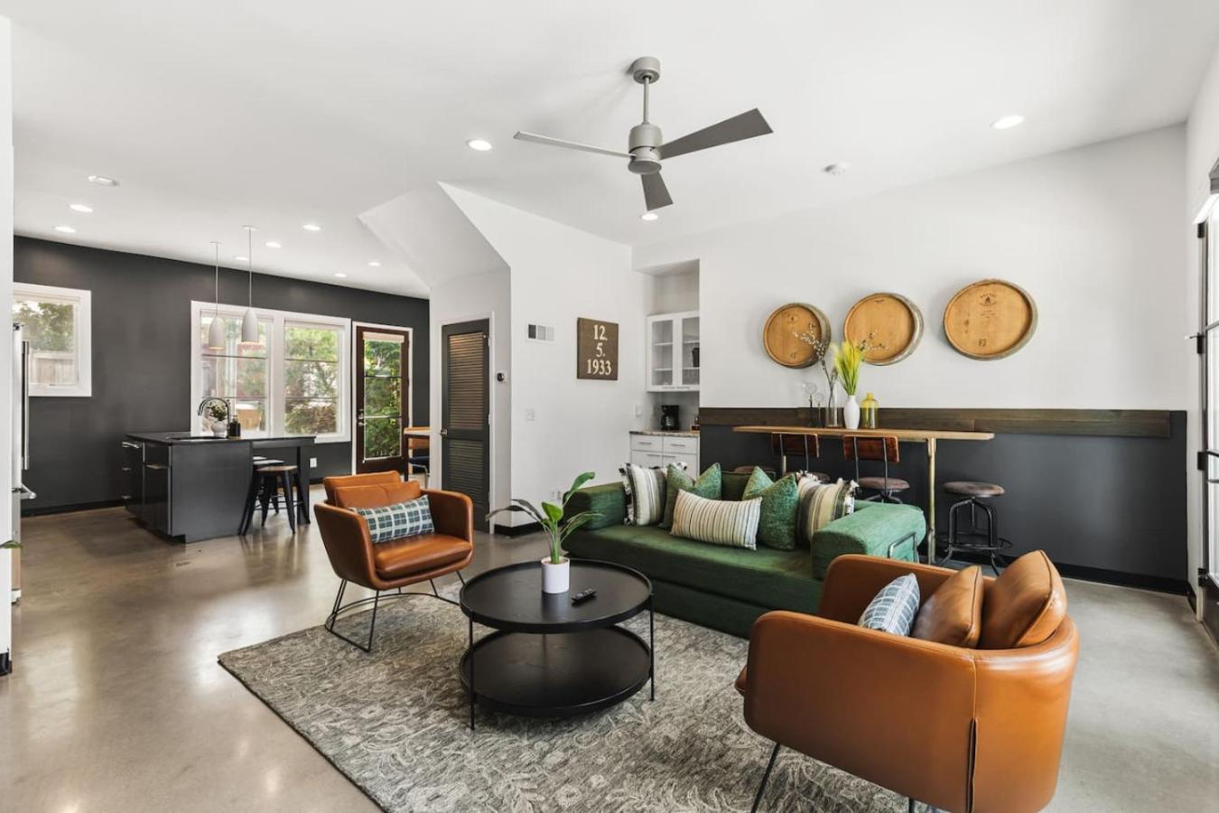 Holiday home Rooftop Patio With Parking Walk To Belmont And 12 South