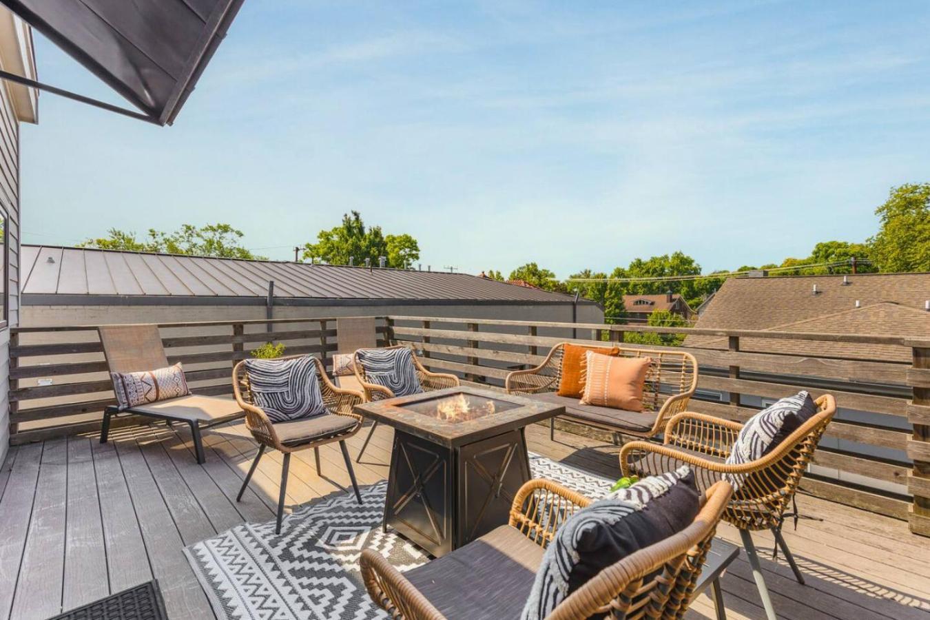 Rooftop Patio With Parking Walk To Belmont And 12 South *